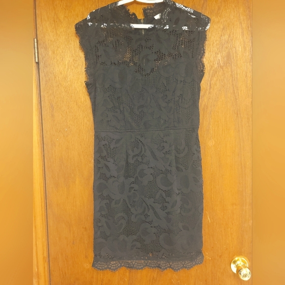 Ladies black lace dress - Picture 1 of 7